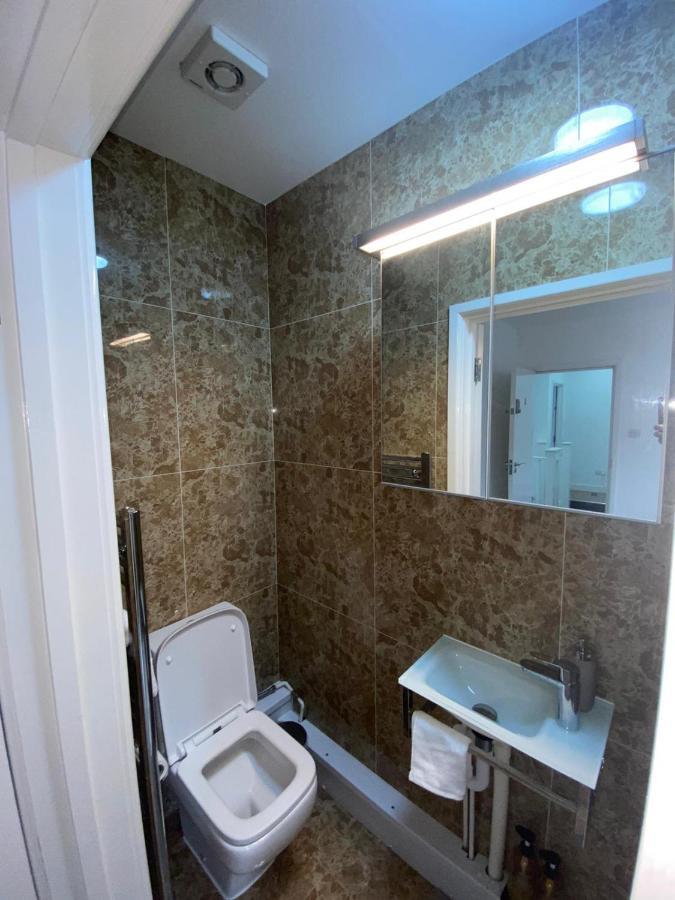 Clapham South Station By Pink Consultants Apartment London