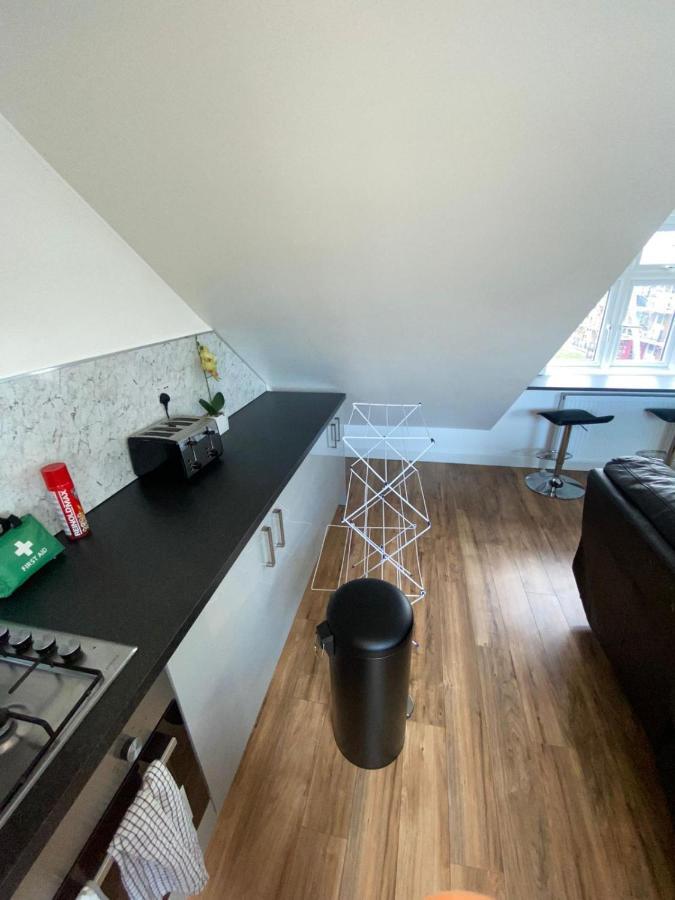 Clapham South Station By Pink Consultants Apartment *