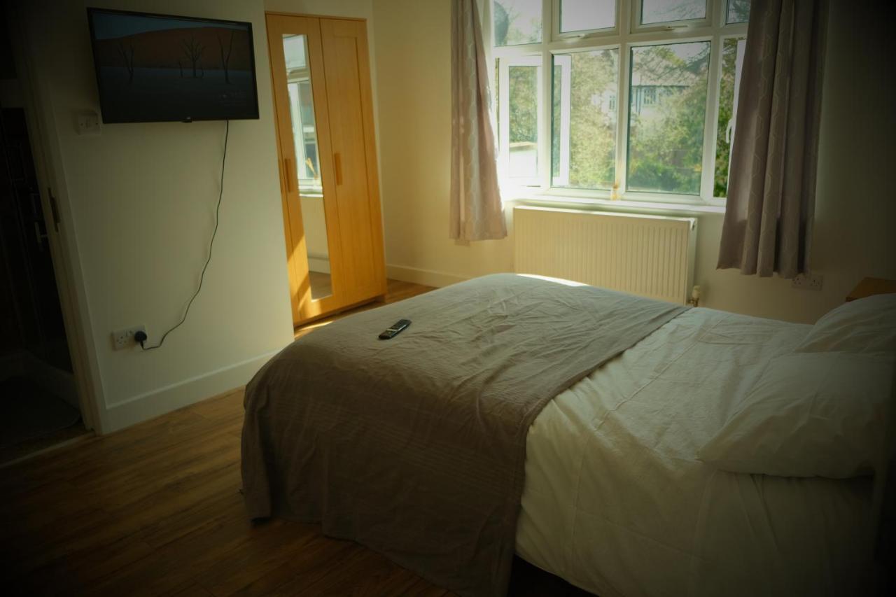 Clapham South Station By Pink Consultants Apartment *