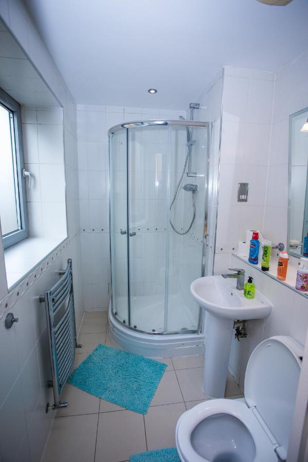 Remarkable 2-bed With Sea View Londres