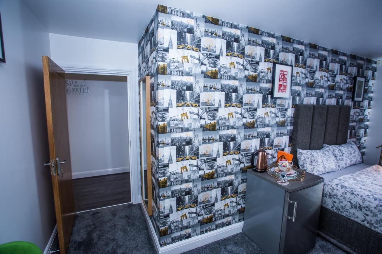 Remarkable 2-bed With Sea View *