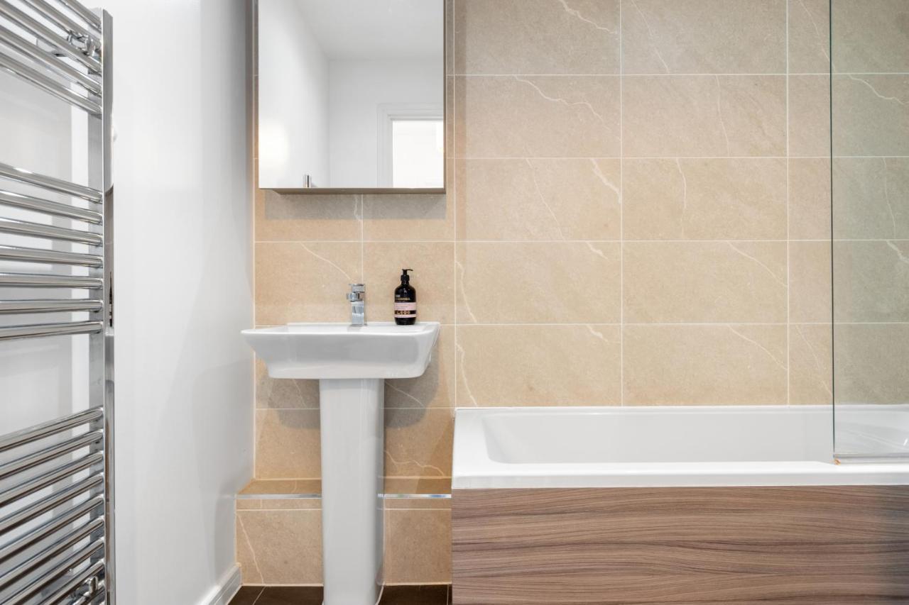 Modern In O2 Apartment London