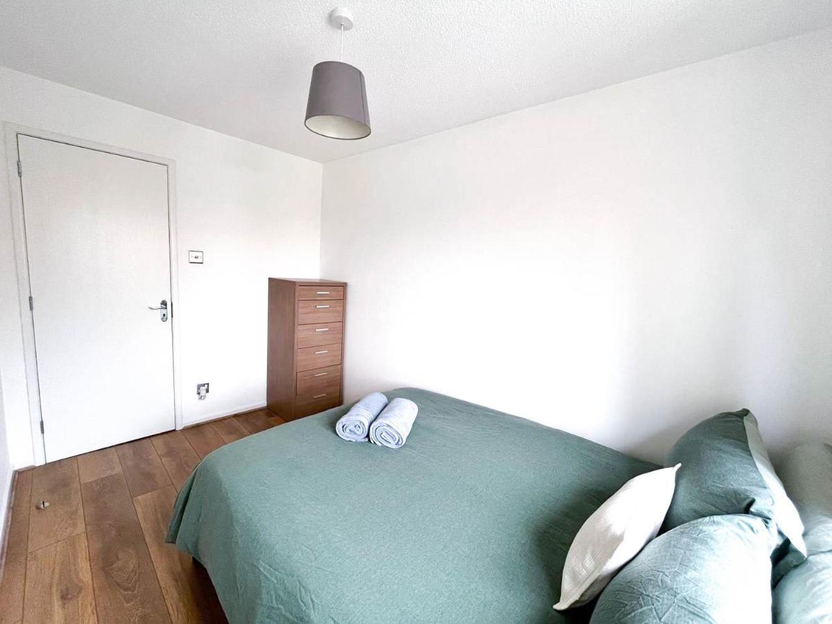 Apartamento Lovely 2 Bedroom Flat With Free Parking, Great Transport Links To London, The Excel Centre, Canary Wharf And The O2!