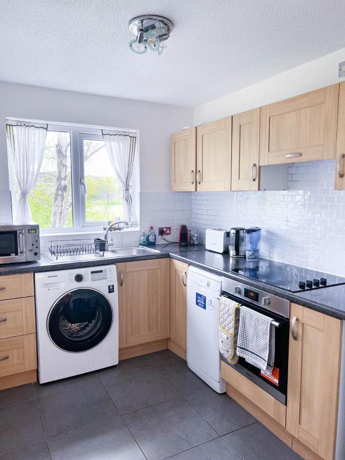Lovely 2 Bedroom Flat With Free Parking, Great Transport Links To London, The Excel Centre, Canary Wharf And The O2! Apartamento Londres