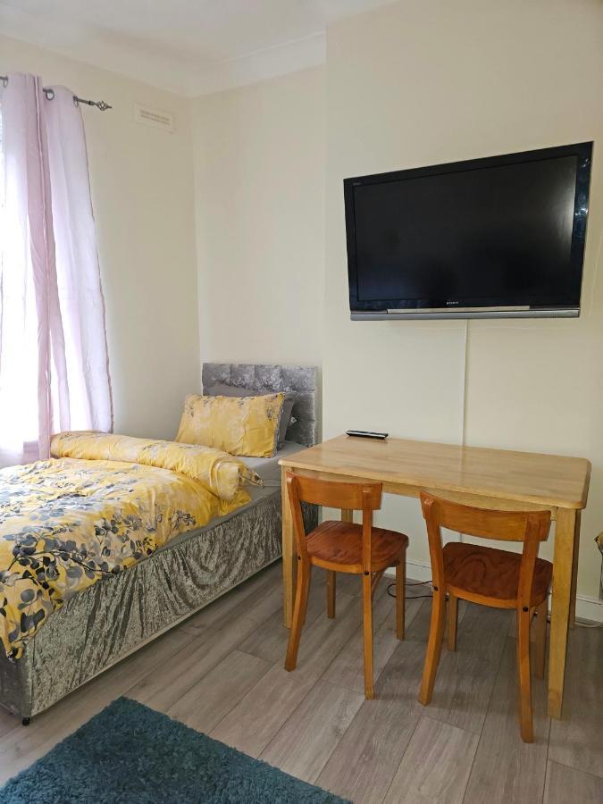 Habitación en casa particular Apartment, Line *