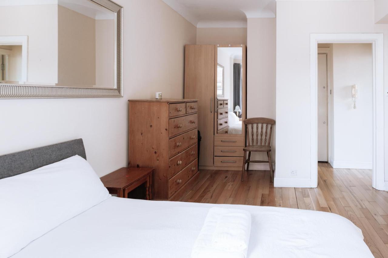Evelyn Court Apartment *