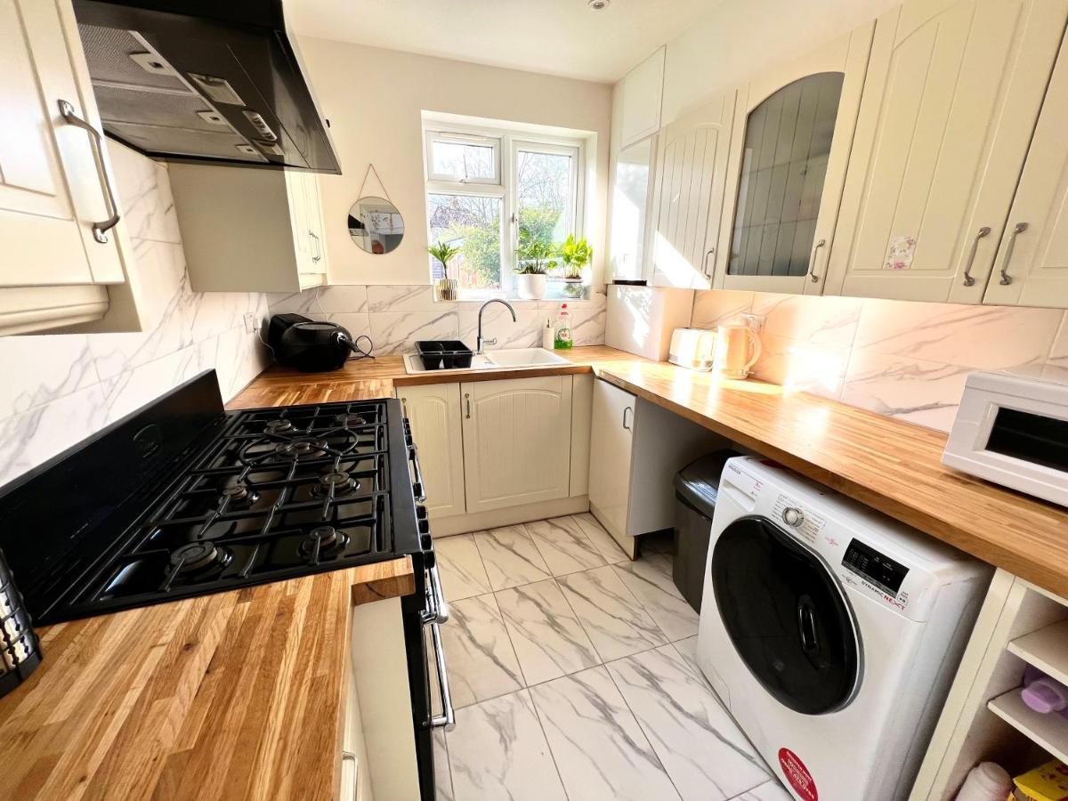 Gasthof Modern Double With Fire Tv London