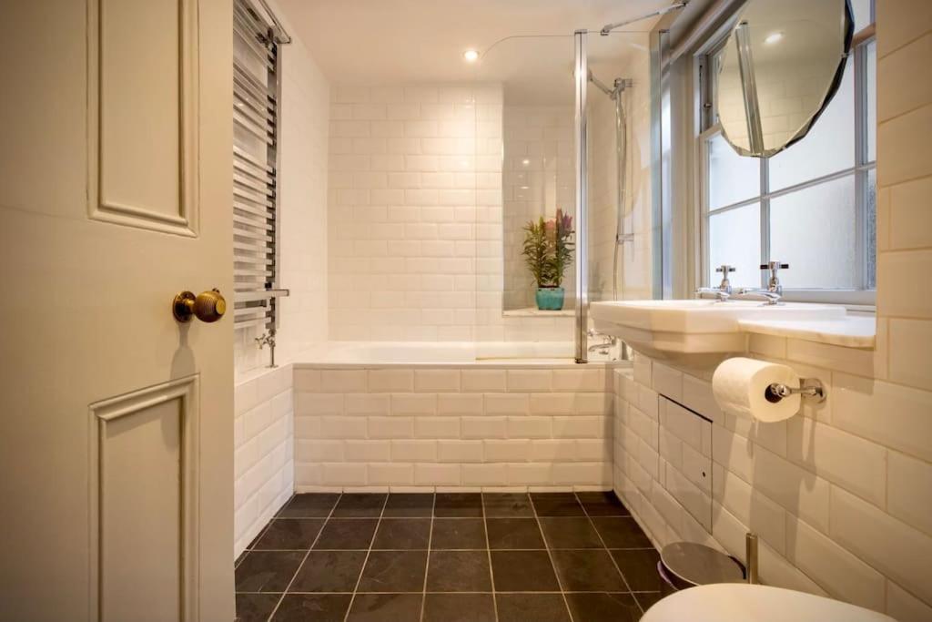 Casa de férias Kings Cross, Self-contained House & Private Garden Londres
