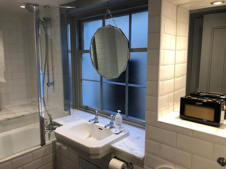 Kings Cross, Self-contained House & Private Garden Casa de férias Londres