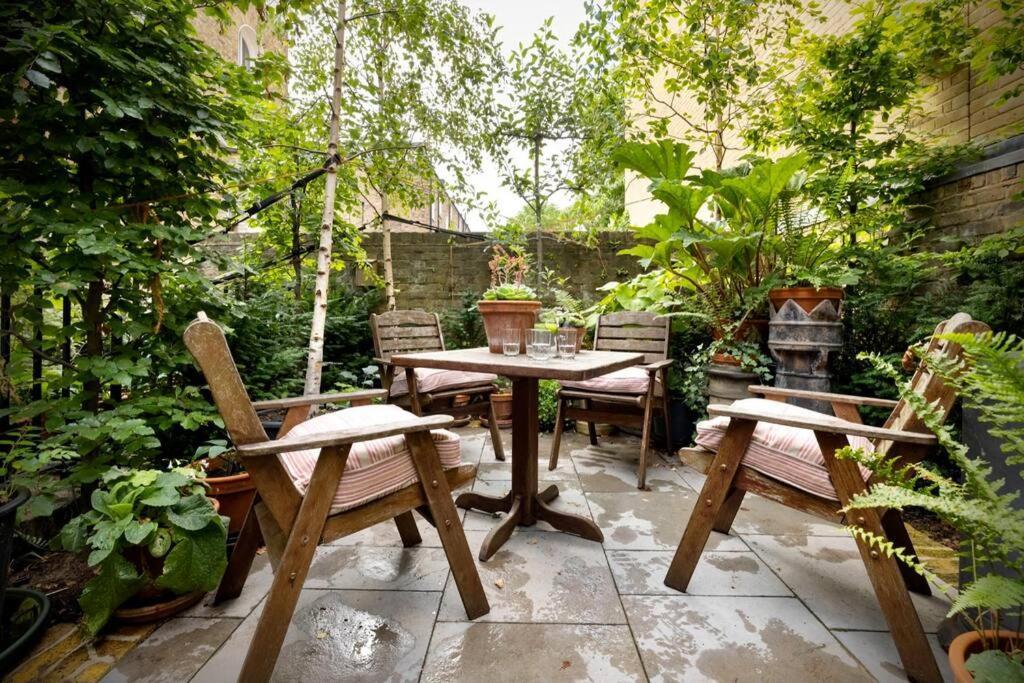 Kings Cross, Self-contained House & Private Garden Casa de férias Londres