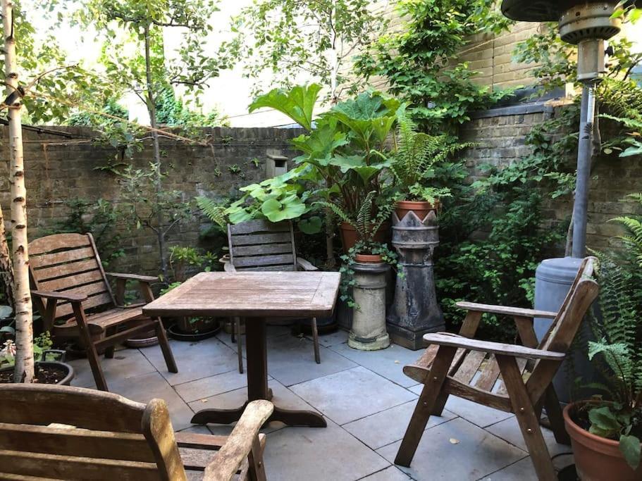 Kings Cross, Self-contained House & Private Garden Casa de férias Londres