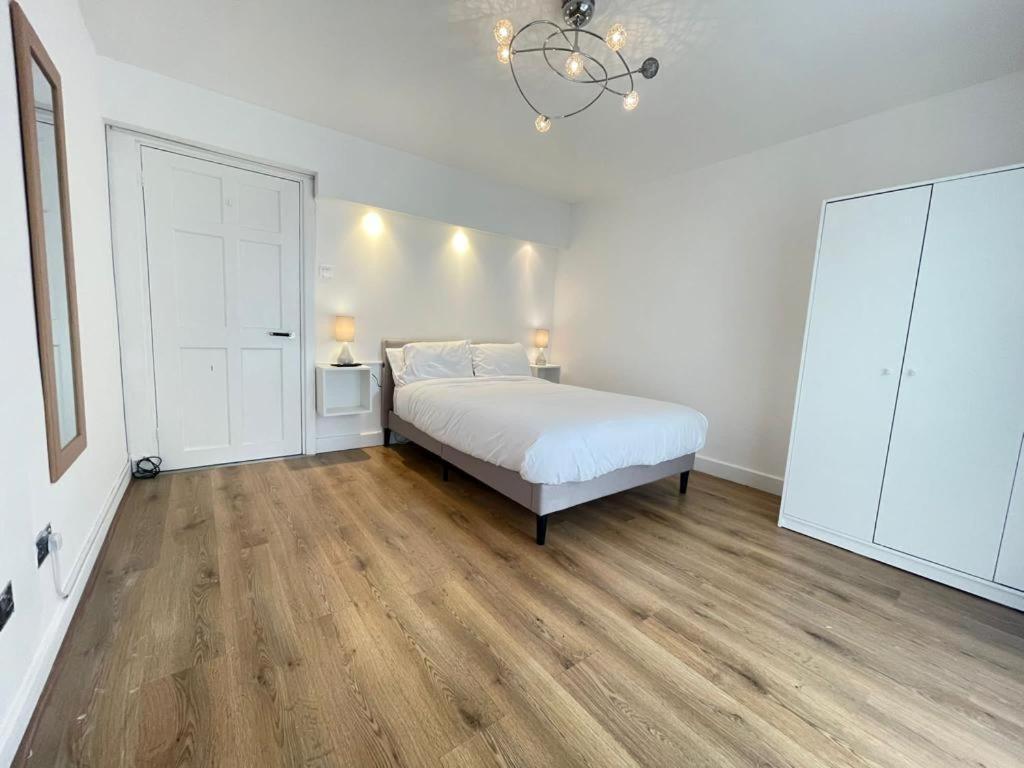 Deluxe Spacious In Beckton * Londres