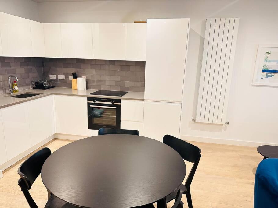 Apartment Spacious Modern 1 Bed Apartment.