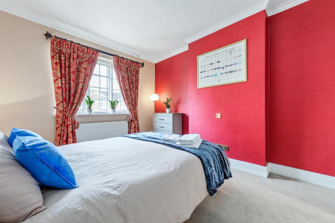 The Mayfair Large Snug Apartment London