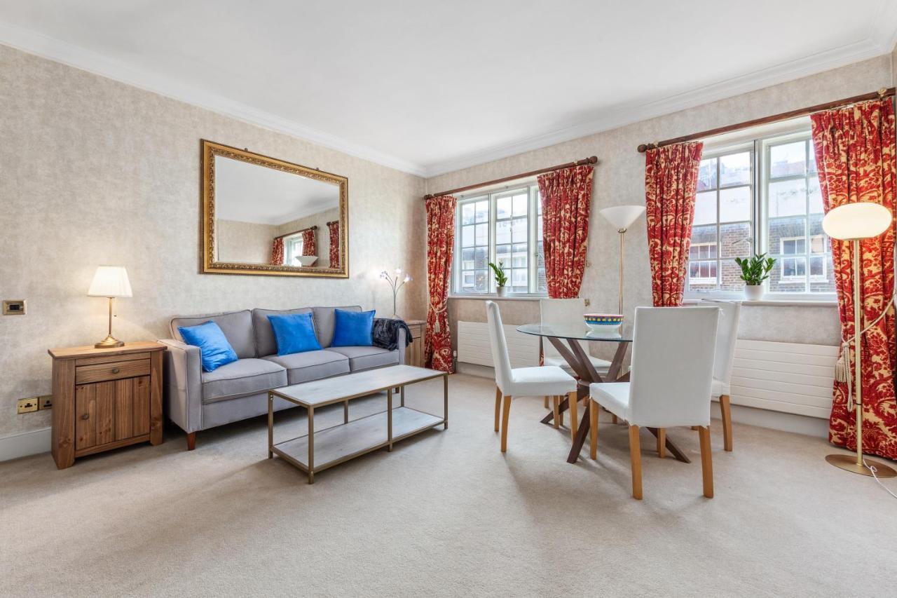 The Mayfair Large Snug Apartment London