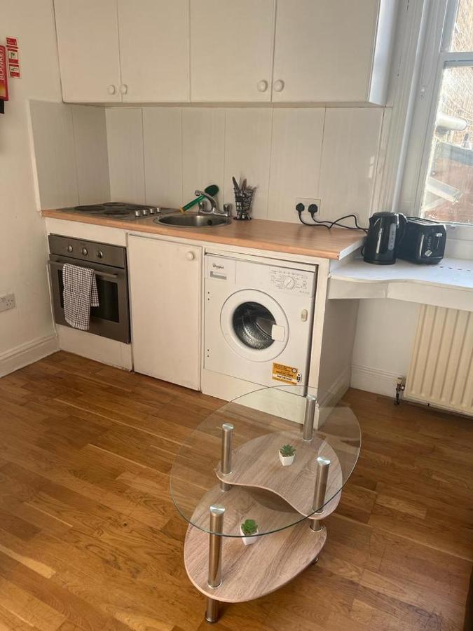 Lovely First Floor Flat-2 Appartement *