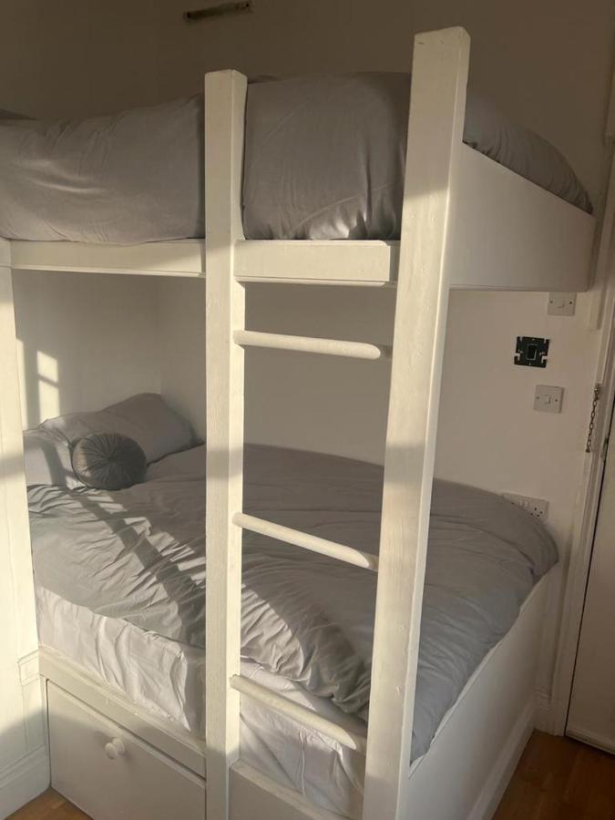 Lovely First Floor Flat-2 * Londres