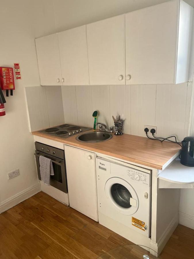 Lovely First Floor Flat-2 * Londres