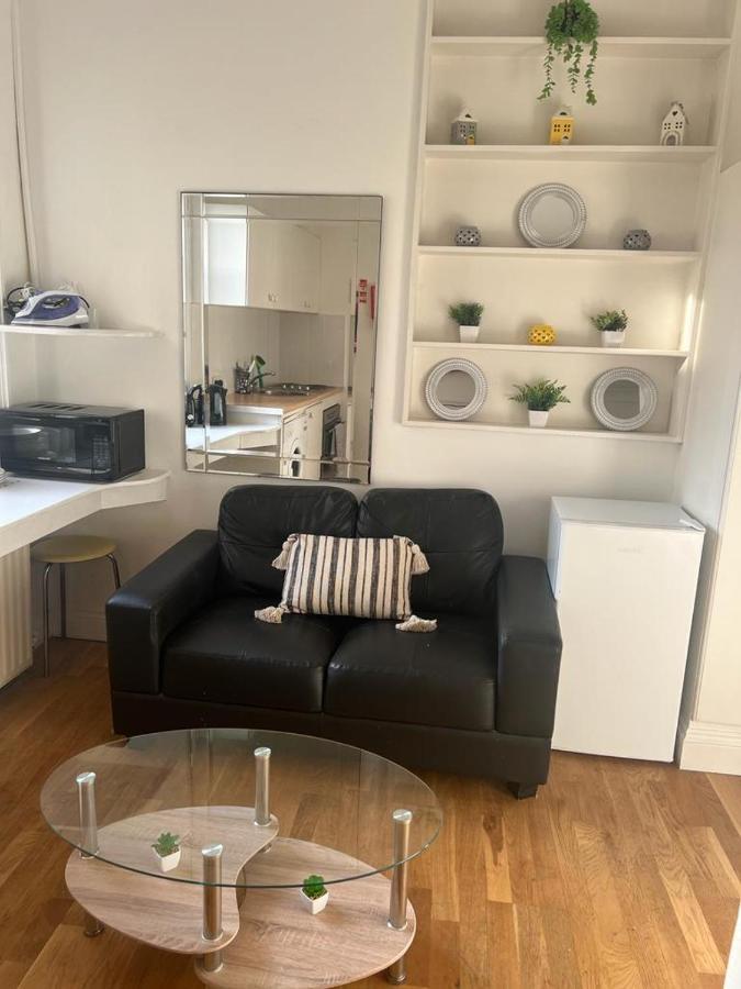 Lovely First Floor Flat-2
