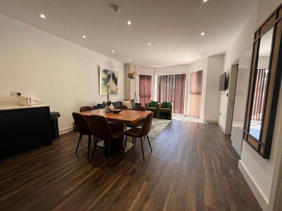 Appartement Star Finchley Road 3-bed Escape With Garden Londen