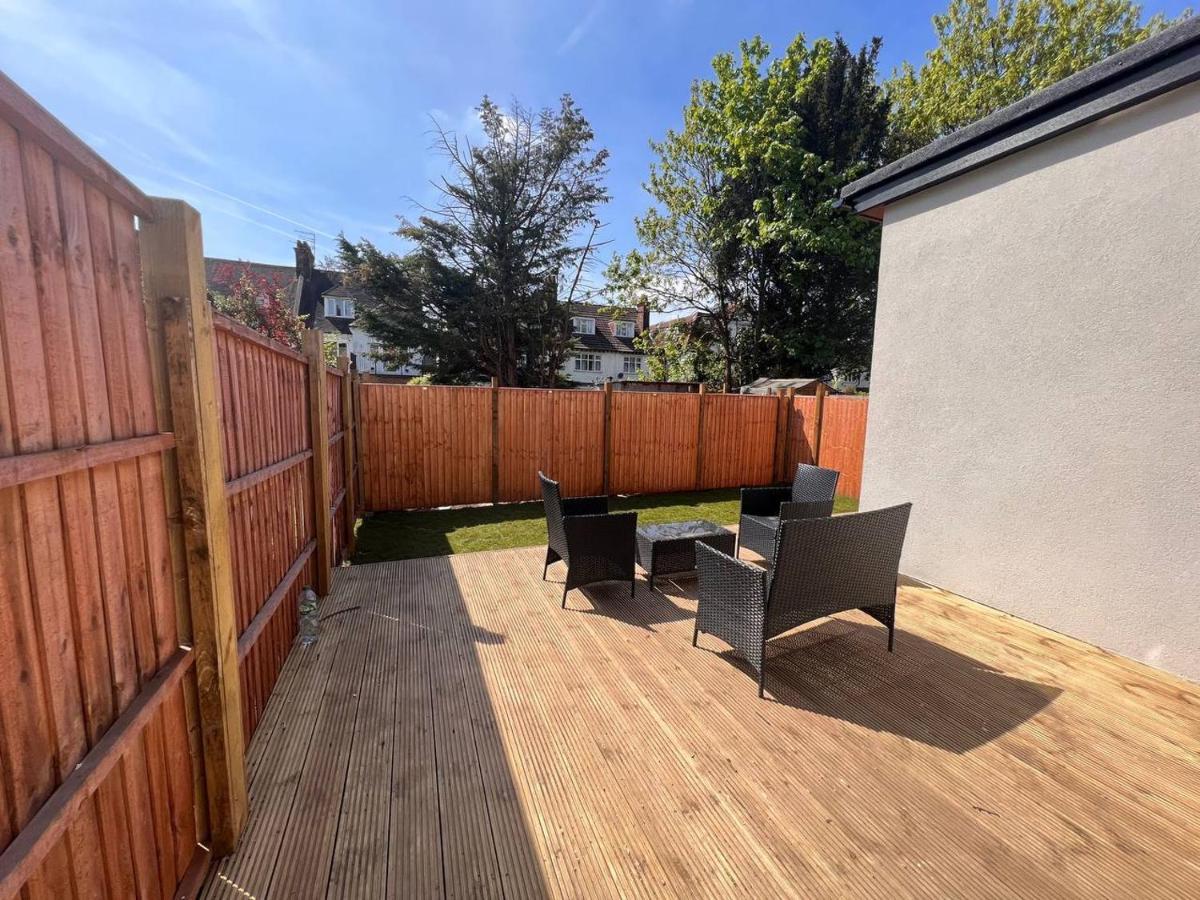 Appartement Star Finchley Road 3-bed Escape With Garden Londen