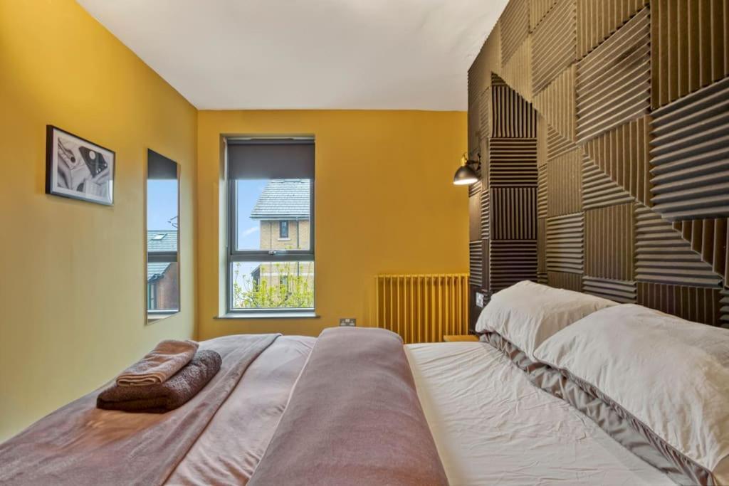 2 Bed Docklands Apt- 02 & Excel London