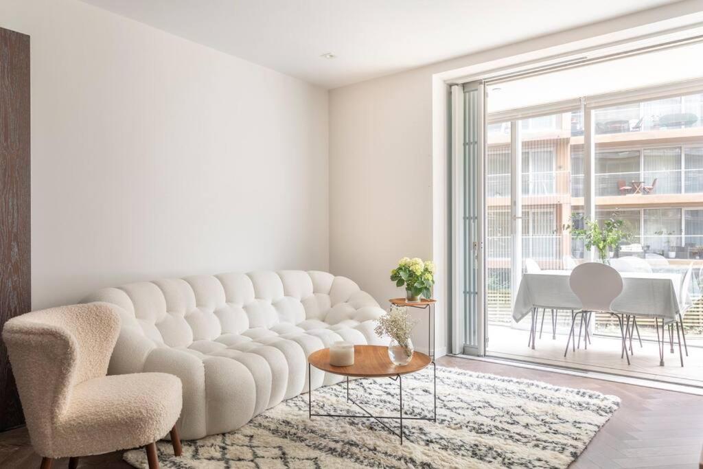 Luxury 2 Bedroom Flat *