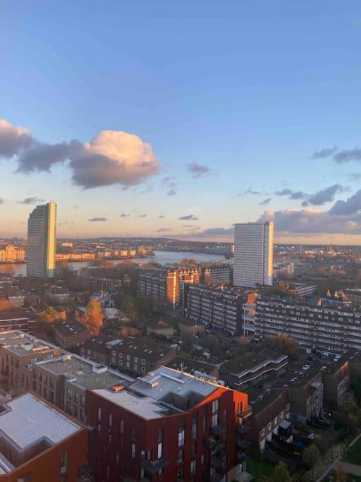 Apartamento Riverview Amazing 2bed 2bath Apt Wparking Sleeps 6 Comfortably Londres