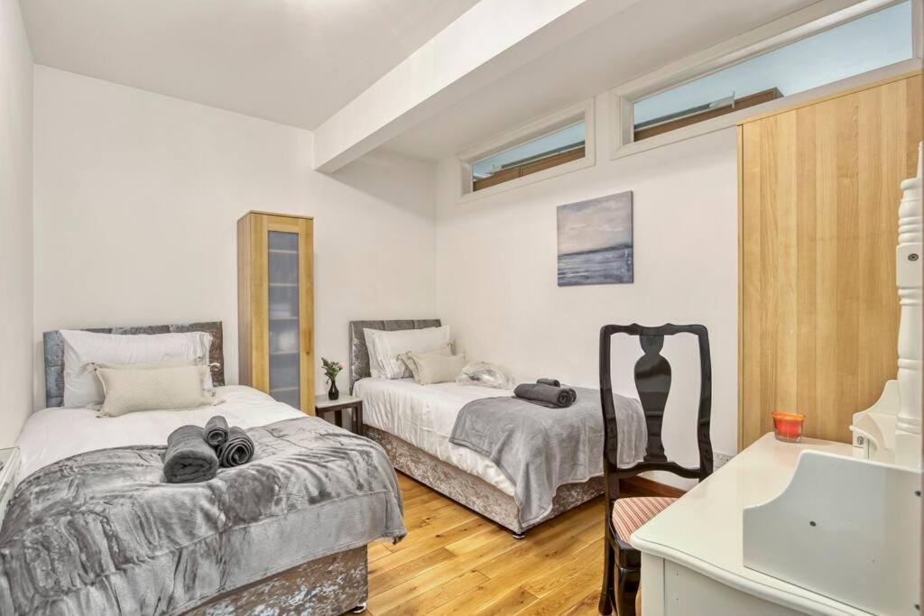 Spacious 3 Bed Apt- Earls Court Apartment London