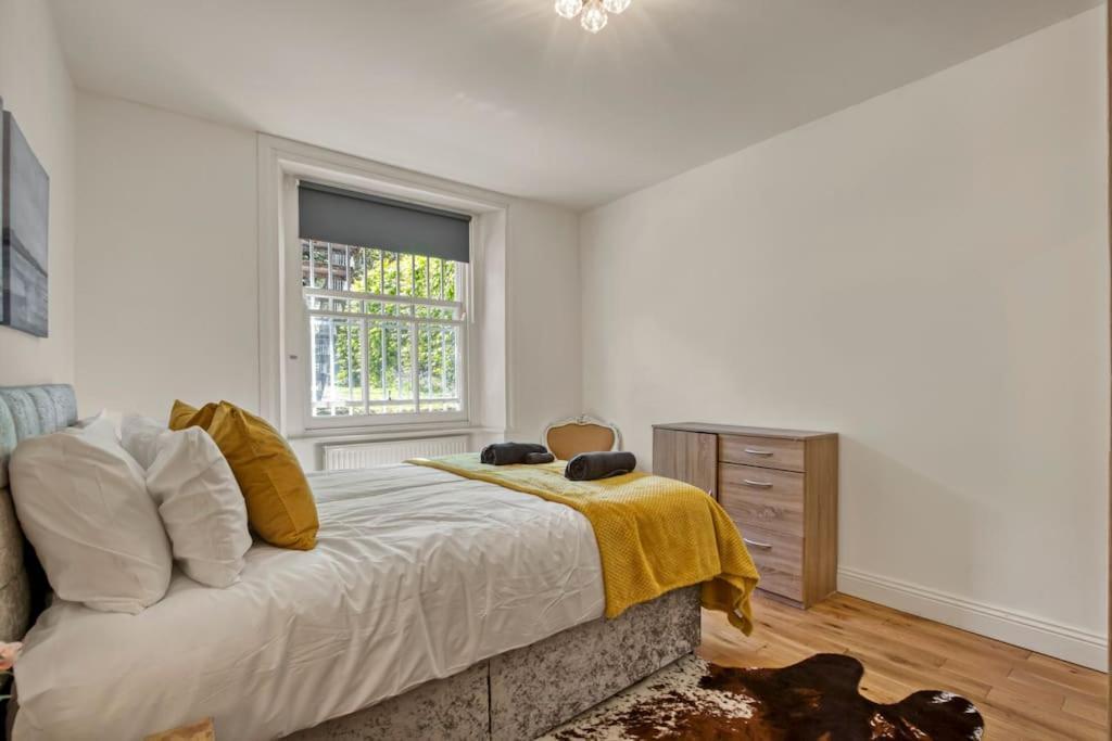 Spacious 3 Bed Apt- Earls Court Apartment London