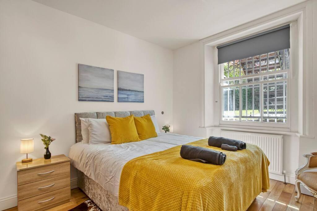 Spacious 3 Bed Apt- Earls Court