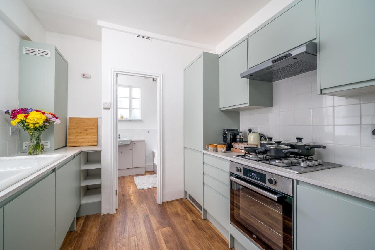Bright West Hampstead Retreat * Londen