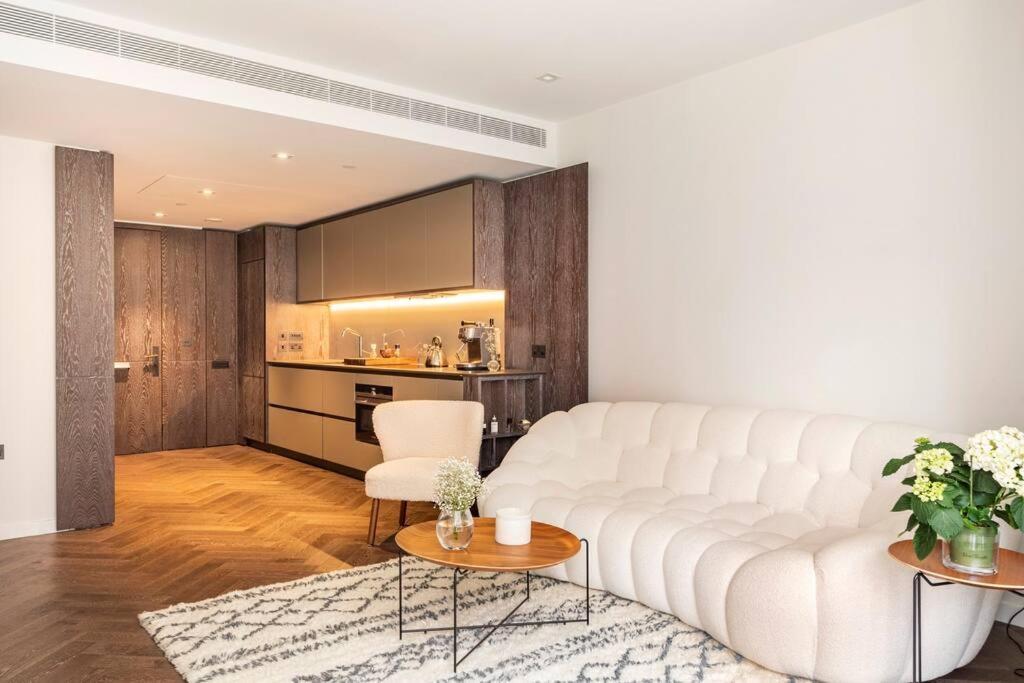Luxury 2 Bedroom Flat *