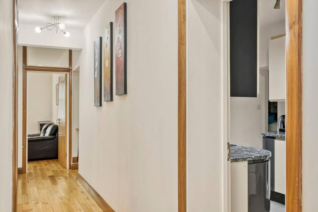 Apartment Spacious 3 Bed Apt- Earls Court London