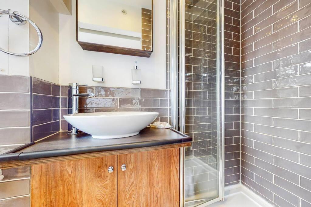 Charming 1 Bedroom In Brixton Hill Appartement *