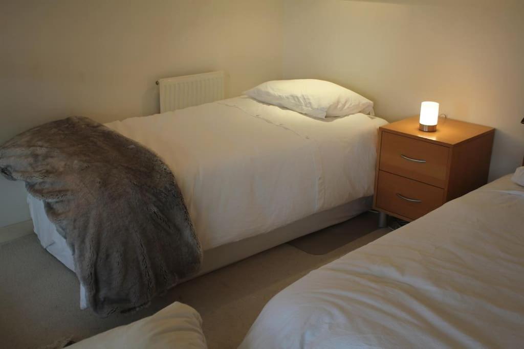 Spacious, Historic Schoolhouse Londres