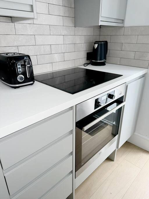 Londwell, Luxe And Leaves, Chelsea Flat With Private Garden Apartment London