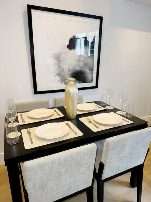 Londwell, Luxe And Leaves, Chelsea Flat With Private Garden Apartment