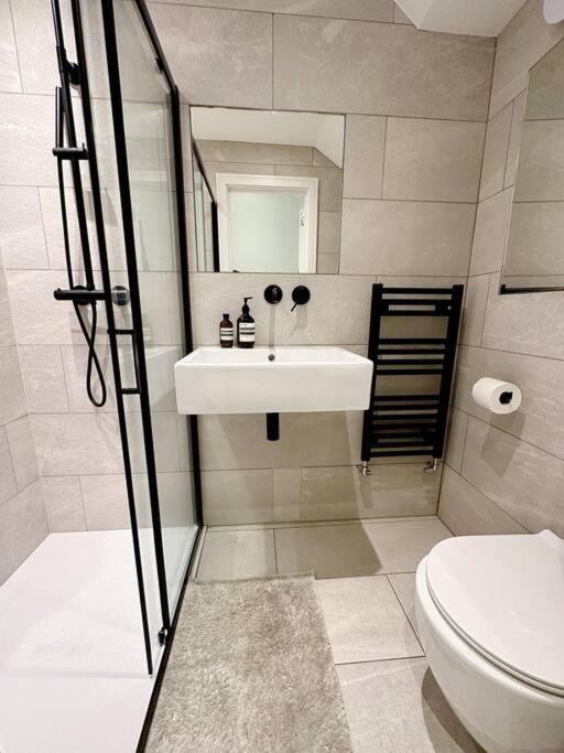 Londwell, Luxe And Leaves, Chelsea Flat With Private Garden Apartment *