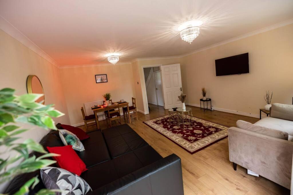 Apartamento 3 Bedrooms House-sofabed-parking-bbqstove-garden