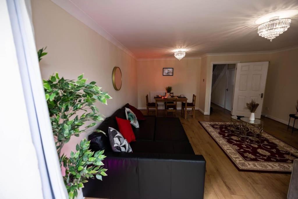 3 Bedrooms House-sofabed-parking-bbqstove-garden * Londres
