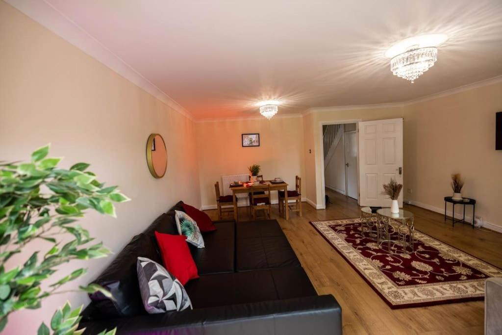 3 Bedrooms House-sofabed-parking-bbqstove-garden Apartamento