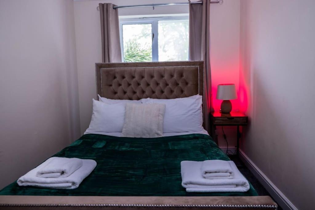 3 Bedrooms House-sofabed-parking-bbqstove-garden Londres