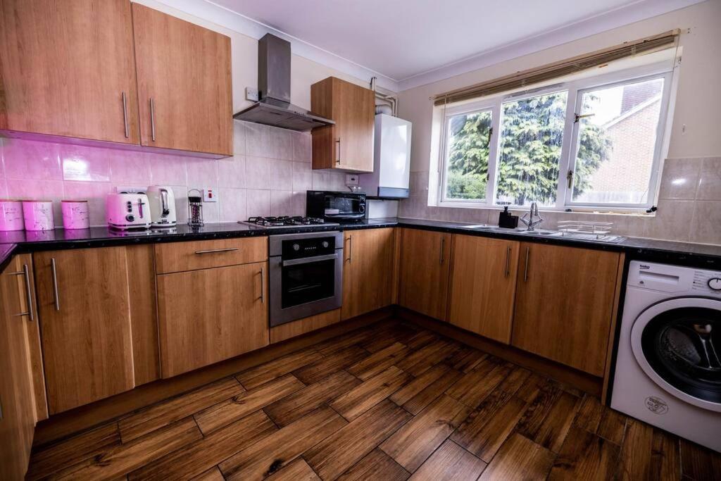 3 Bedrooms House-sofabed-parking-bbqstove-garden * Londres