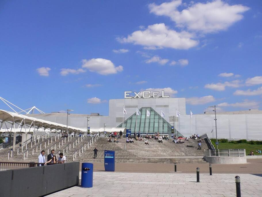Luxury 3br Apt, Close To Excel, O2, Airport! * Londres