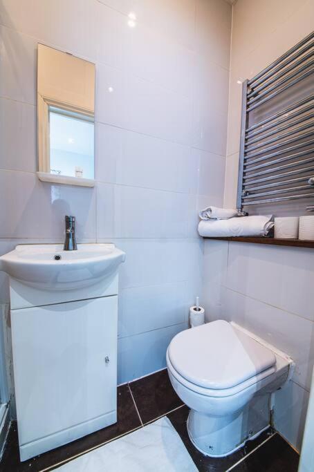 3beds / 3baths Close To Portobello Road * London