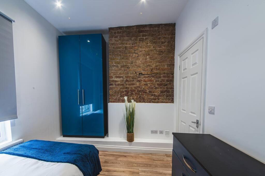 3beds / 3baths Close To Portobello Road * London