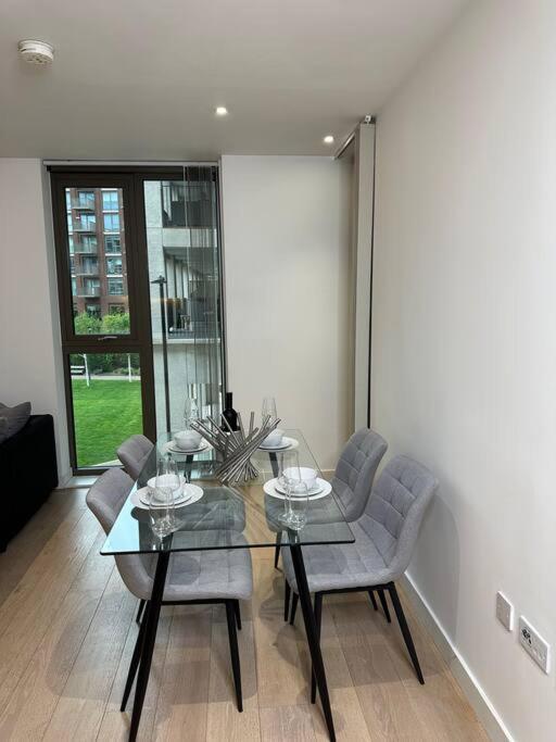 Royal Dock Luxury *