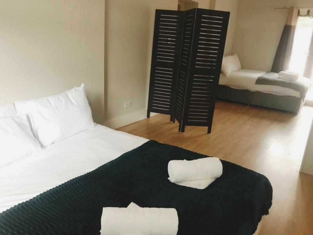 Jb Family & Contractor Stays, Free Parking