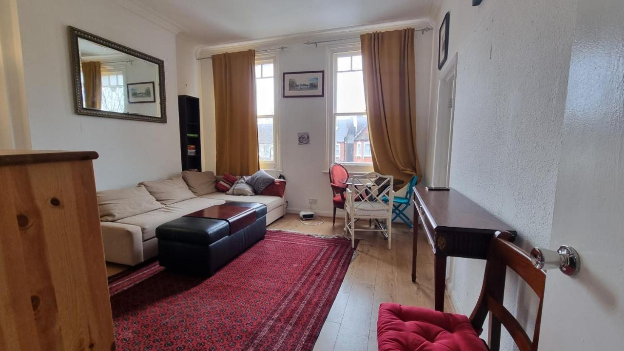 Extra Large One Bedroom Flat With Parking Frühstückspension *